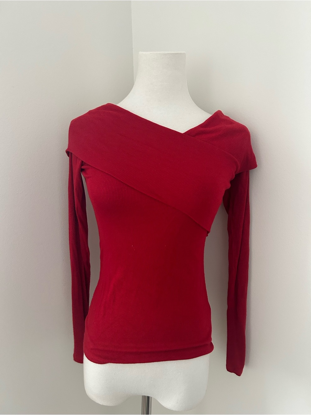 Babaton off shoulder long sleeves top in red size xxs